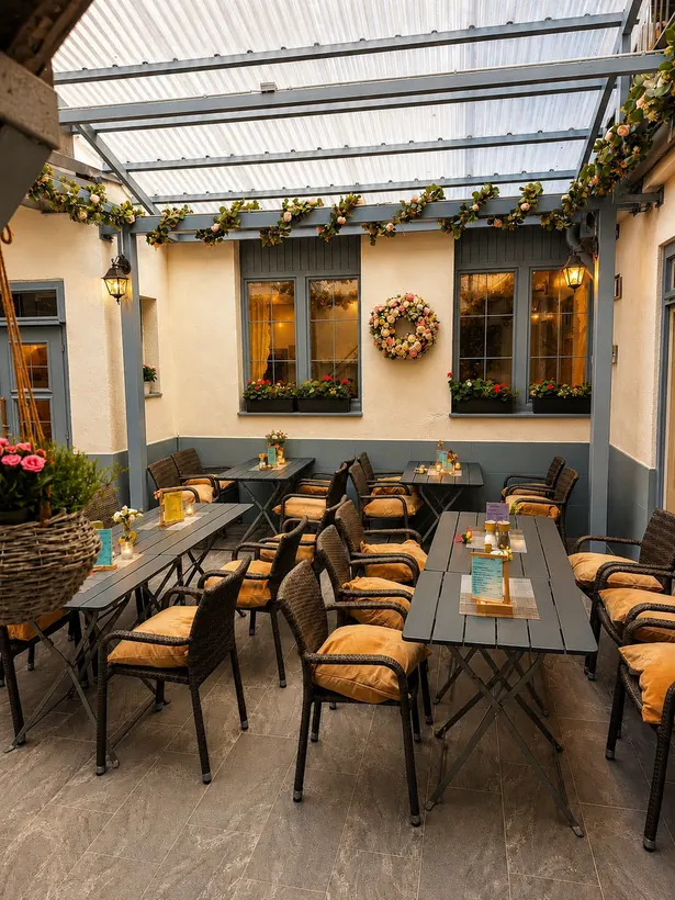 Überdachter Biergarten Innenhof mit Sitzplätzen in Fürth